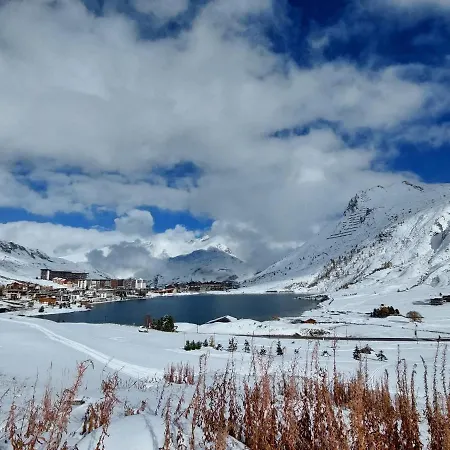 Apartment Ecrin Des Neiges - Val Claret-4 By Interhome *